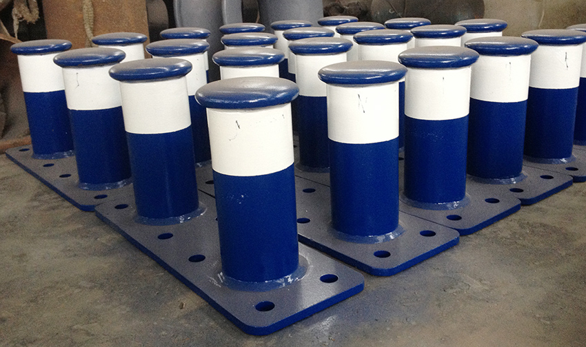 Ship mooring bollard