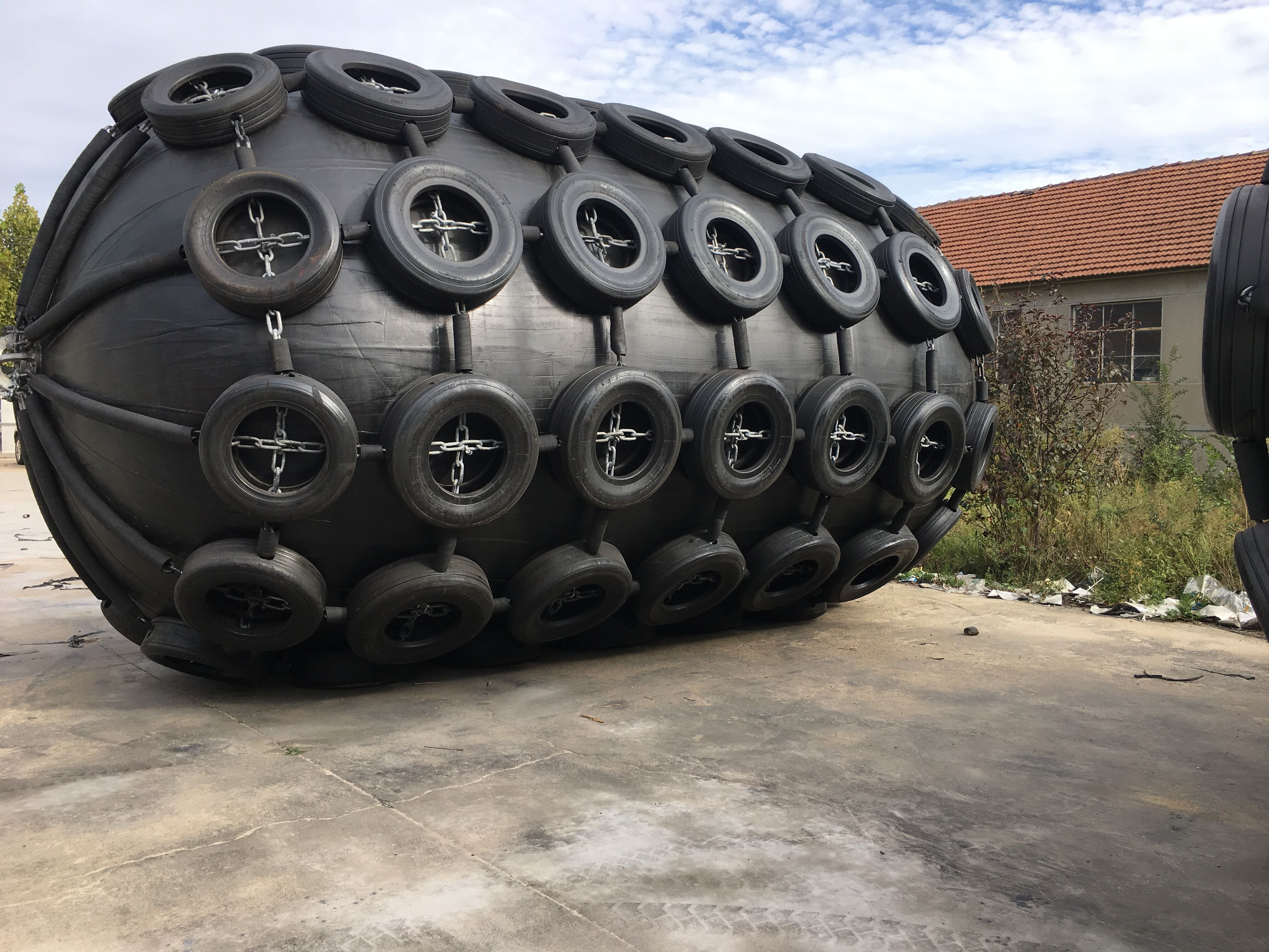 Pneumatic rubber fender