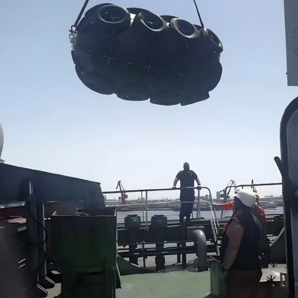 Pneumatic rubber fender