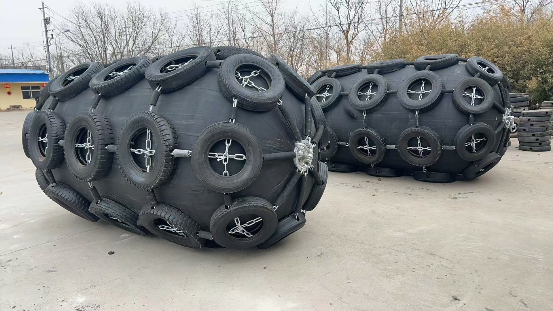 Pneumatic rubber fender